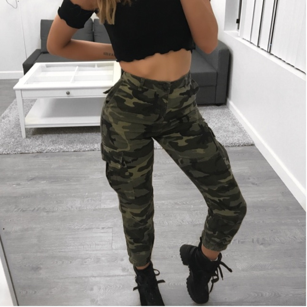 Super cute camo pants!